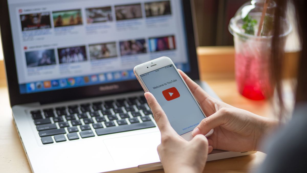 Na YouTube se v Česku téměř nevztahuje zákon, to se má změnit